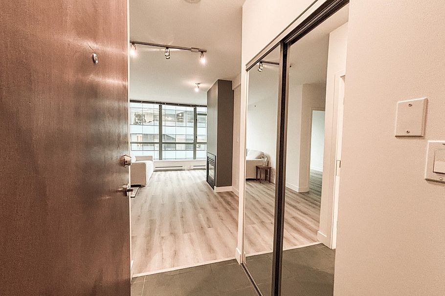 703 1238 Burrard Street Vancouver, BC - 3