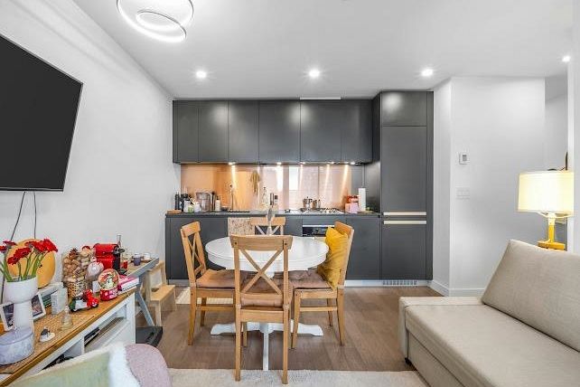 3010 1480 Howe Street Vancouver, BC - 10