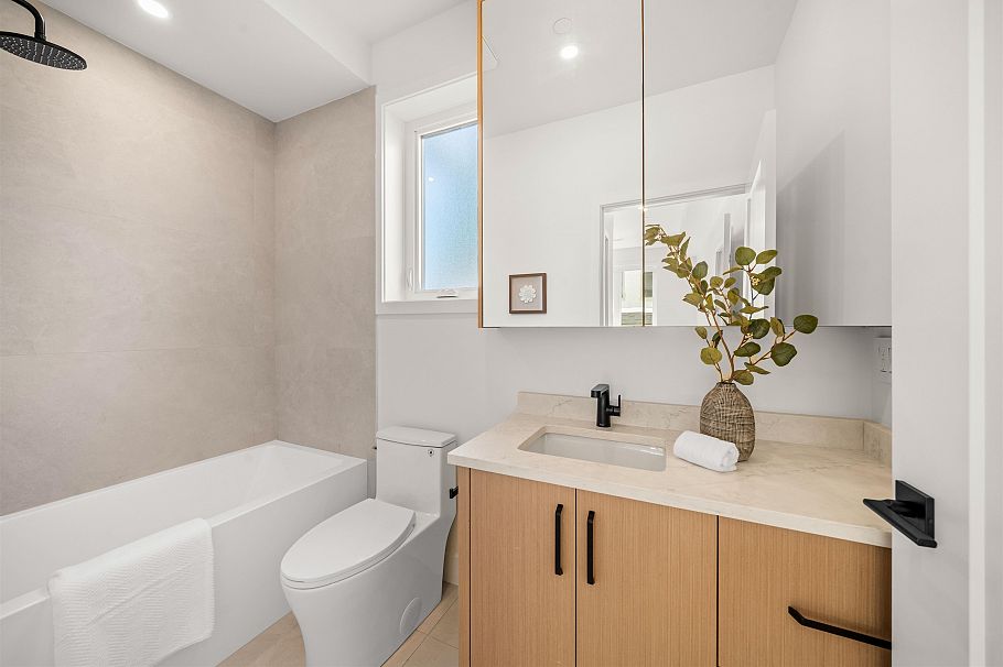 1 312 E 40th Avenue Vancouver, BC - 21