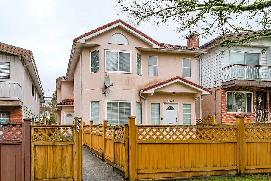 557 E 44th Avenue Vancouver, BC - 1