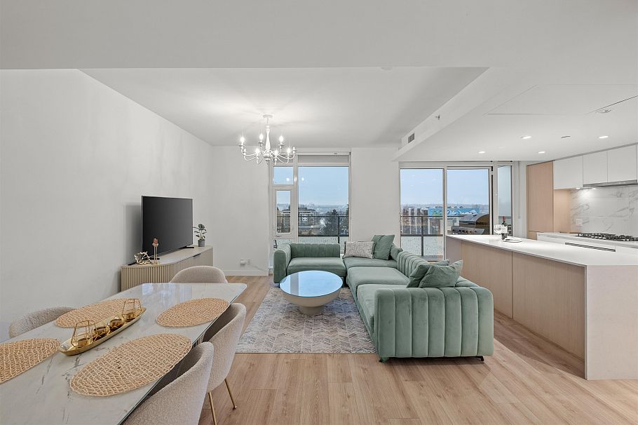 611 1500 Fern Street North Vancouver, BC - 2