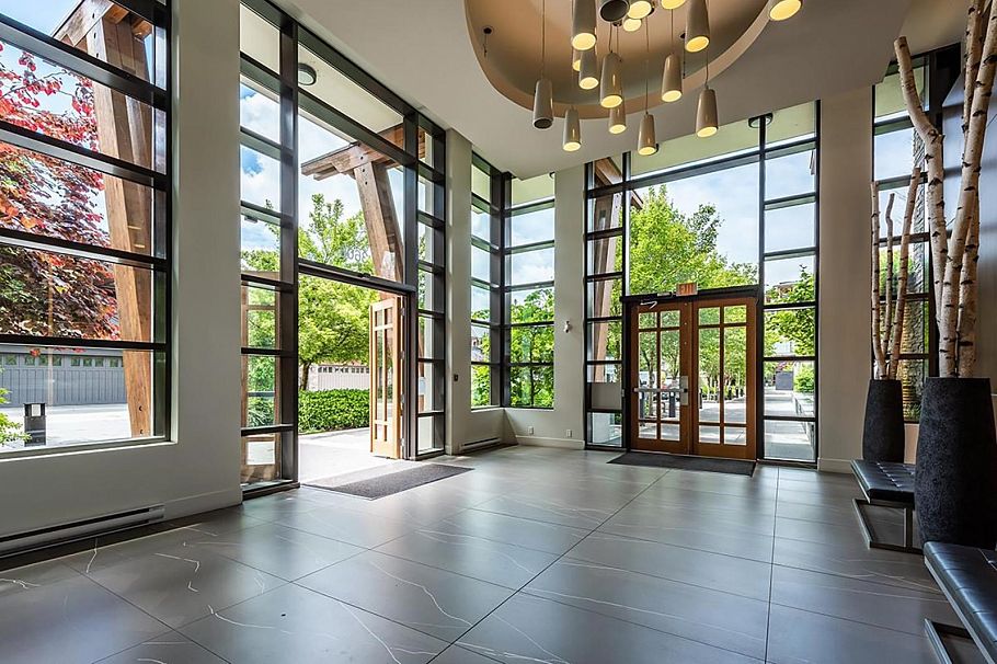 219 3606 Aldercrest Drive North Vancouver, BC - 11