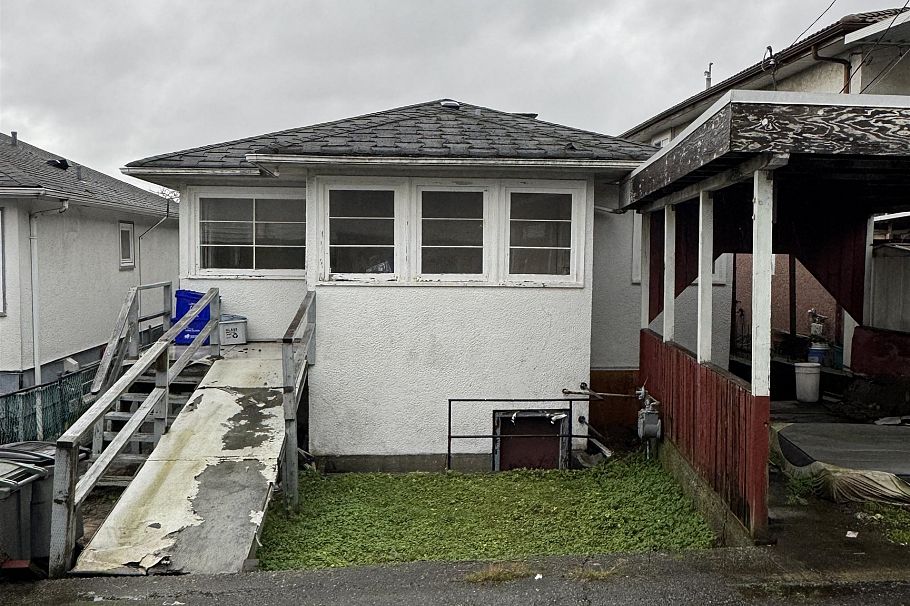 7654 Fraser Street Vancouver, BC - 4