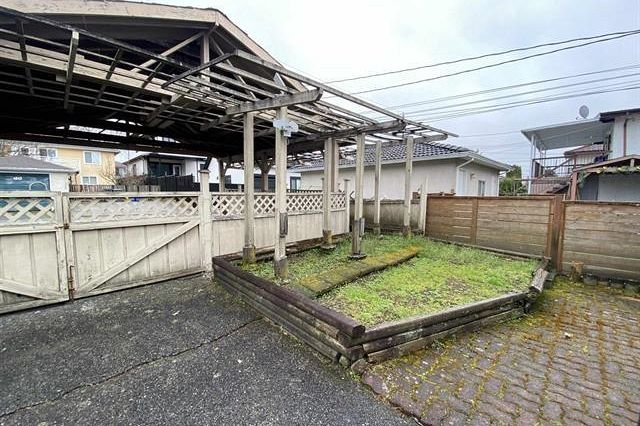 6828 Inverness Street Vancouver, BC - 18