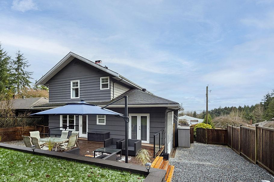 506 Tempe Crescent North Vancouver, BC - 35