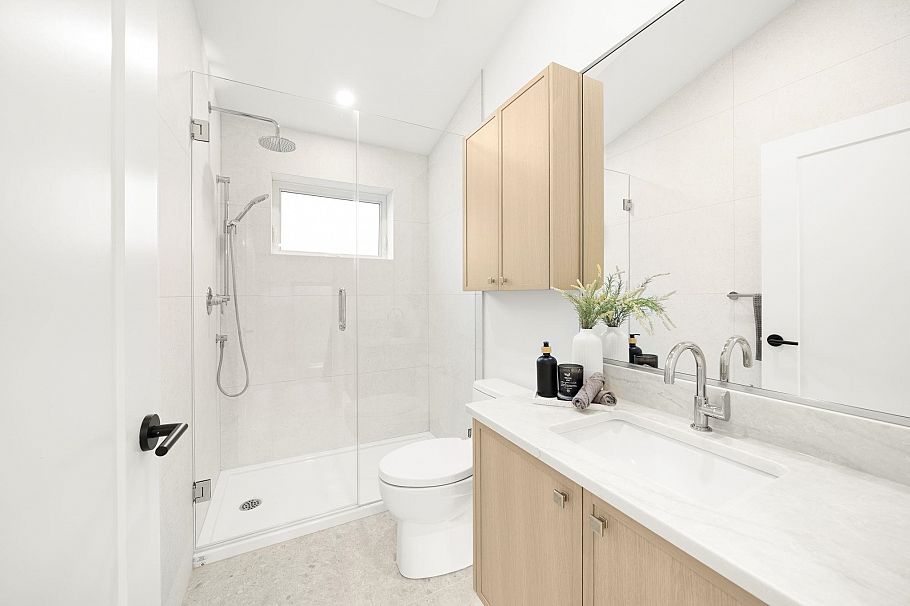 1095 E 14th Avenue Vancouver, BC - 28