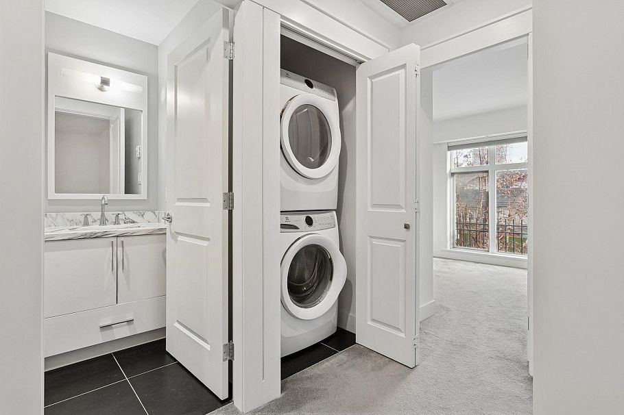 5961 Oak Street Vancouver, BC - 5