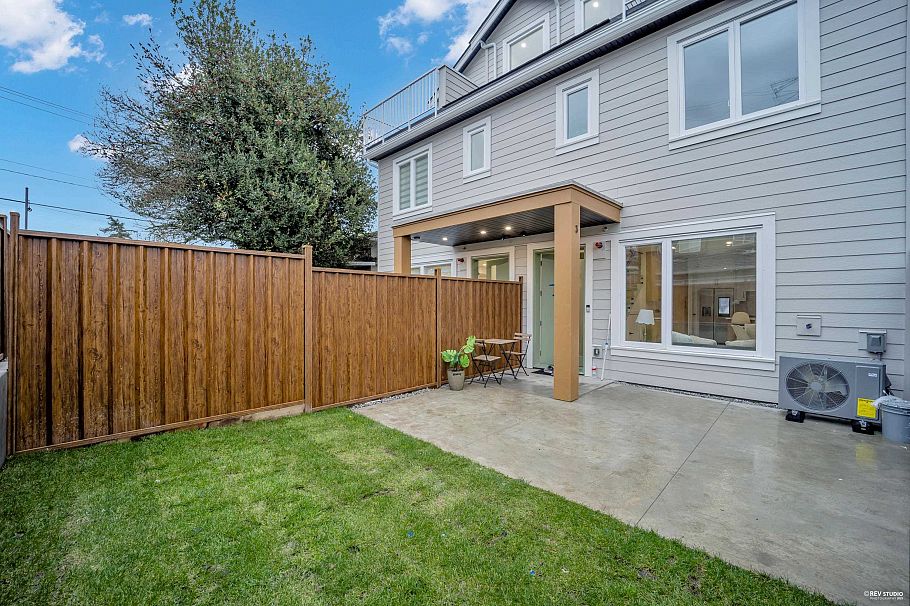 3 1577 E 58th Avenue Vancouver, BC - 1