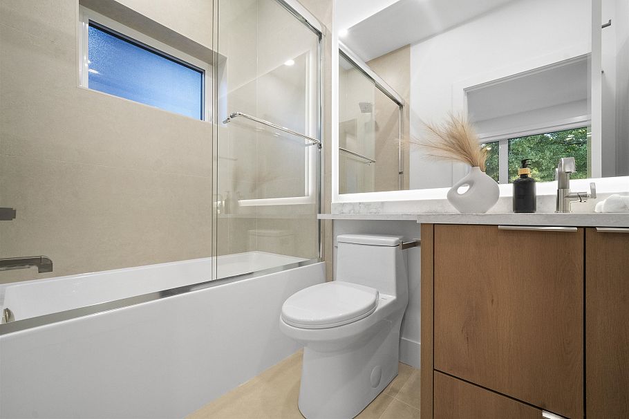 1 2386 E 45th Avenue Vancouver, BC - 24