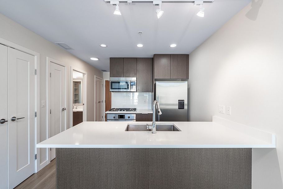 1504 8628 Hazelbridge Way Richmond, BC - 8