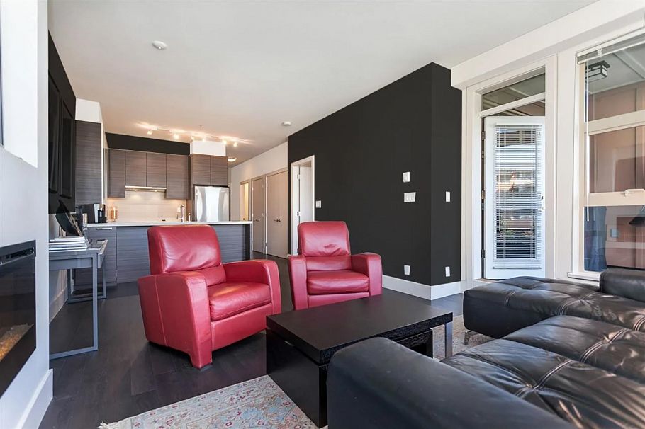 219 3606 Aldercrest Drive North Vancouver, BC - 3