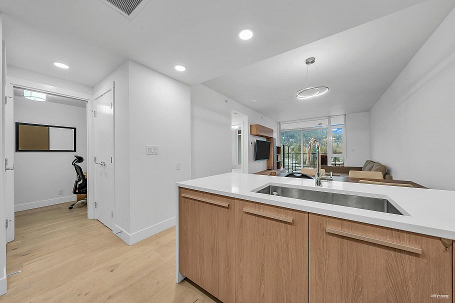 607 2780 Valley Centre Avenue North Vancouver, BC - 7