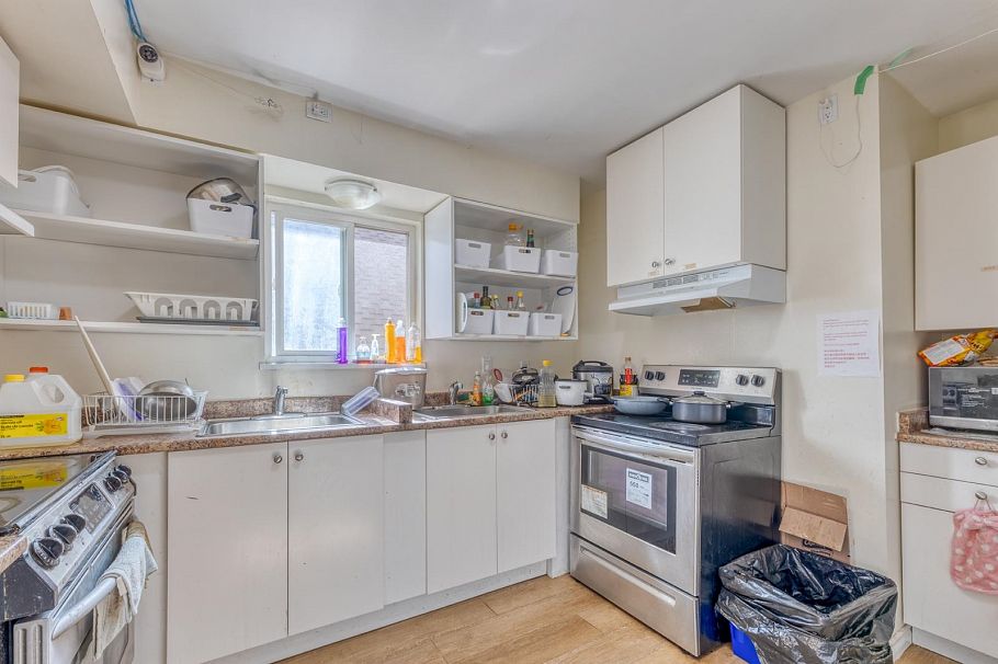 3302 E 5th Avenue Vancouver, BC - 9