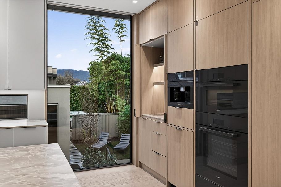 4521 Langara Avenue Vancouver, BC - 10