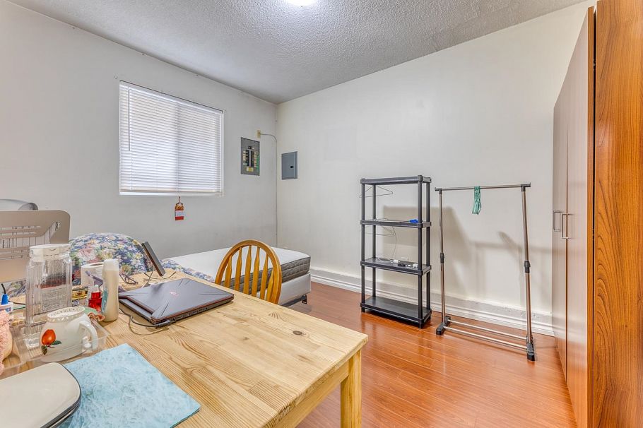 3302 E 5th Avenue Vancouver, BC - 5