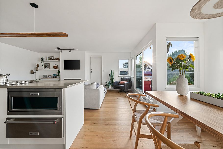 F 1244 W 7th Avenue Vancouver, BC - 5