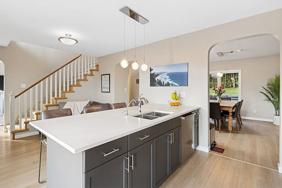 506 Tempe Crescent North Vancouver, BC - 10