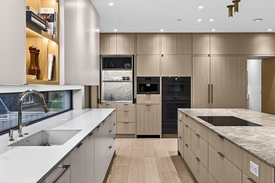 4521 Langara Avenue Vancouver, BC - 9