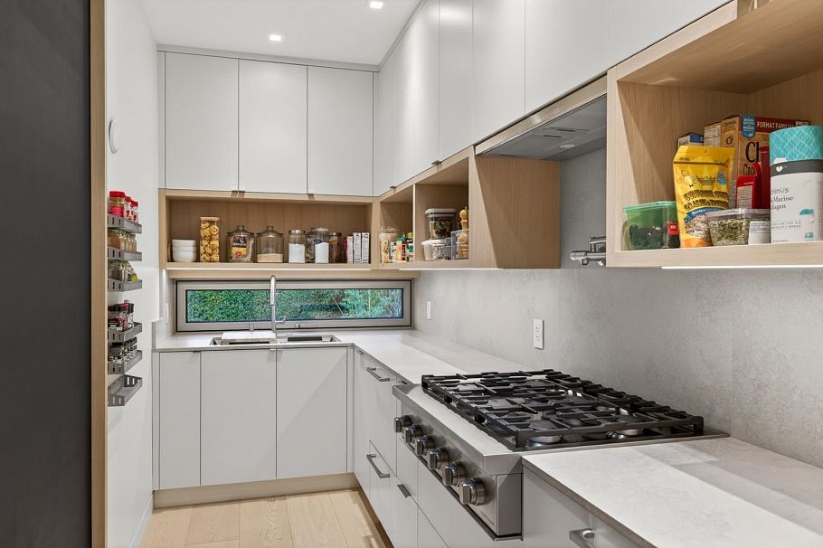 4521 Langara Avenue Vancouver, BC - 11