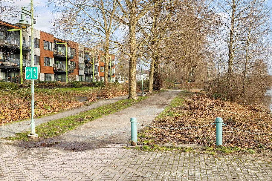 407 8460 Jellicoe Street Vancouver, BC - 31