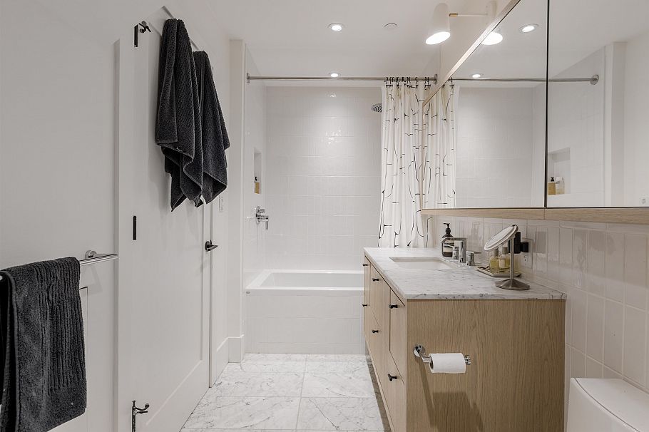 2502 W 33rd Avenue Vancouver, BC - 14