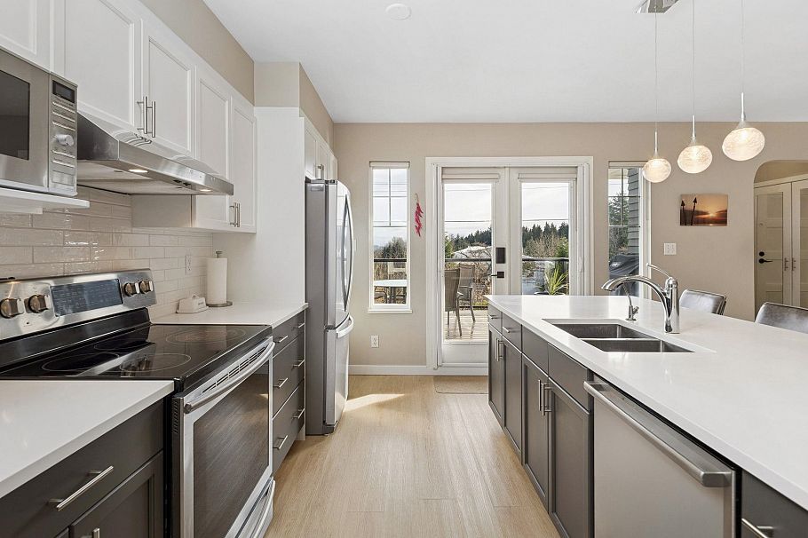 506 Tempe Crescent North Vancouver, BC - 11