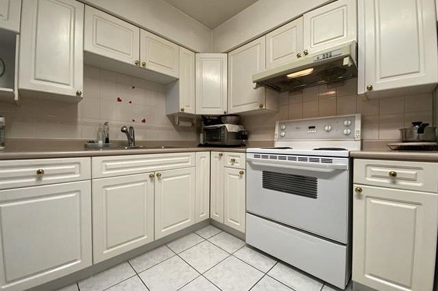 6828 Inverness Street Vancouver, BC - 7