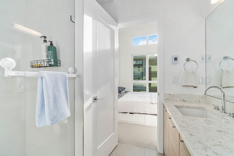 8 856 Orwell Street Vancouver, BC - 14