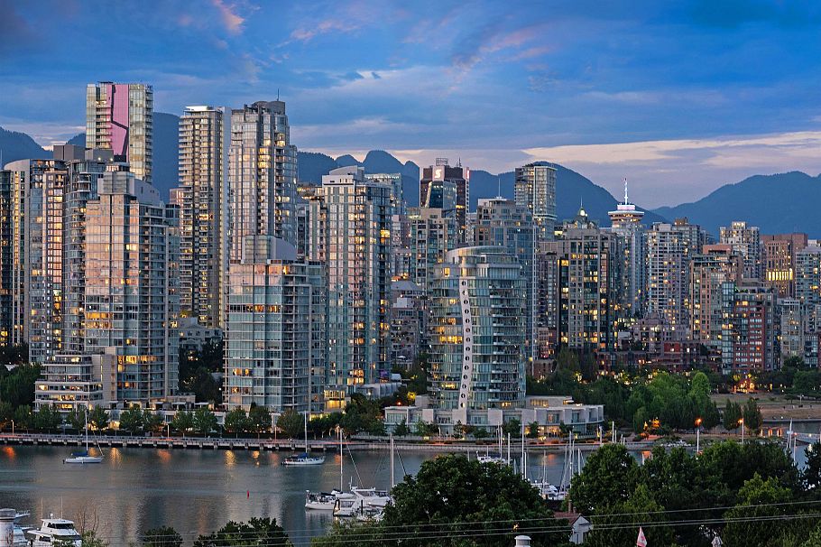 F 1244 W 7th Avenue Vancouver, BC - 32