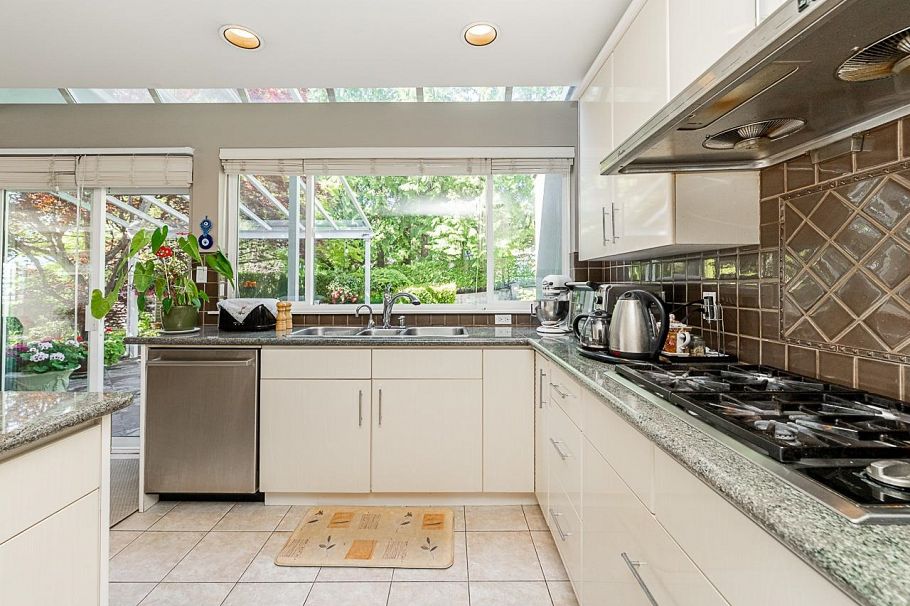 180 W Osborne Road North Vancouver, BC - 12