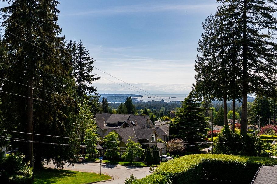 180 W Osborne Road North Vancouver, BC - 40