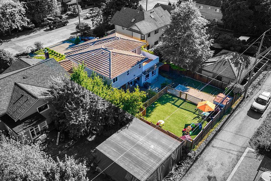 826 E 13th Street North Vancouver, BC - 38