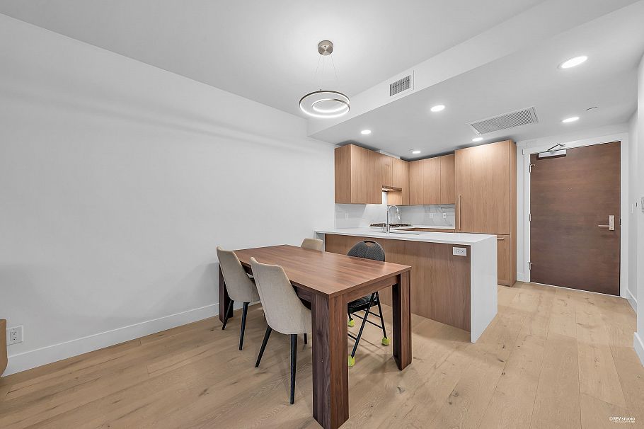 607 2780 Valley Centre Avenue North Vancouver, BC - 9