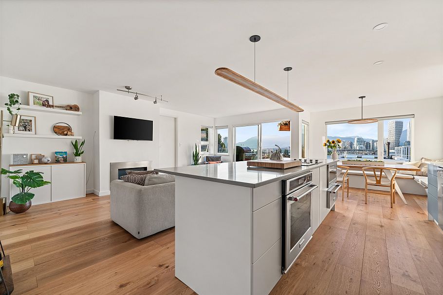 F 1244 W 7th Avenue Vancouver, BC - 3