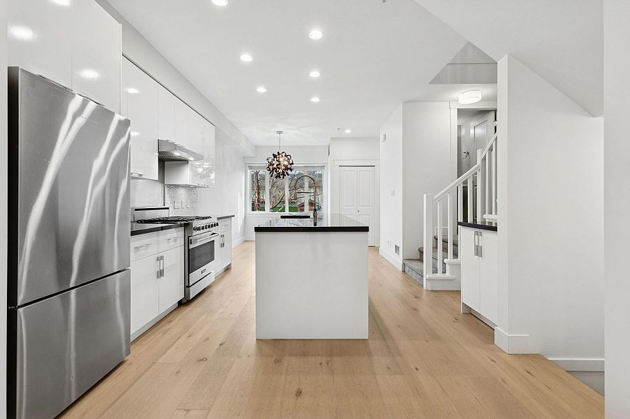 5961 Oak Street Vancouver, BC - 1