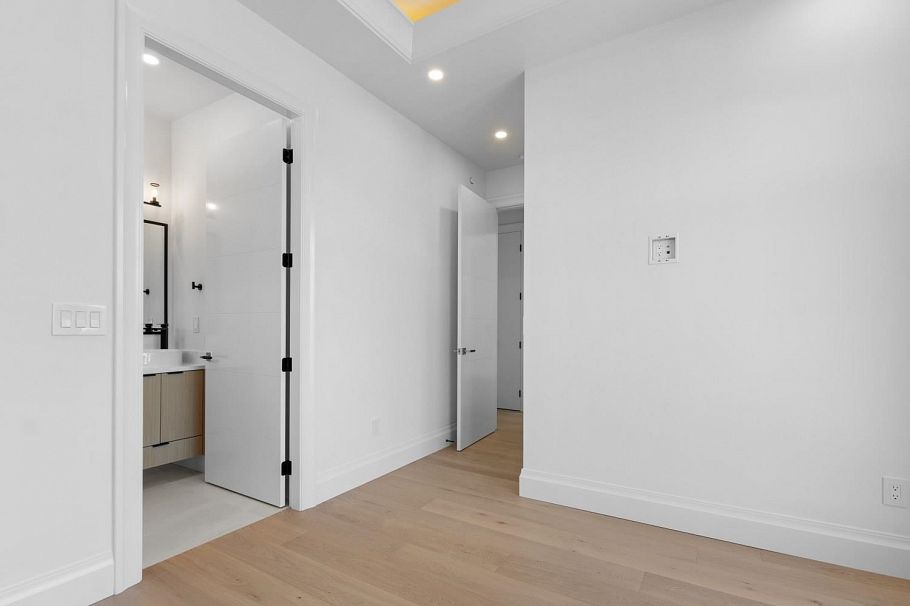 2246 W 20th Avenue Vancouver, BC - 22