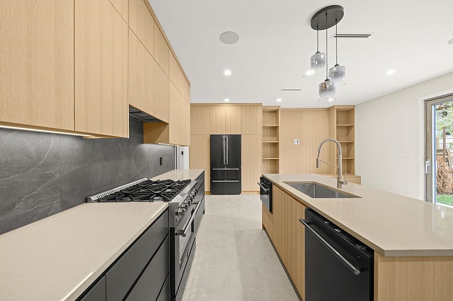 1 2091 E 20th Avenue Vancouver, BC - 1