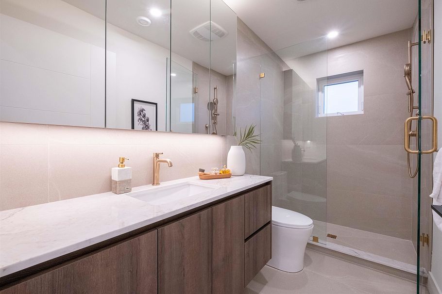 2665 E Pender Street Vancouver, BC - 12