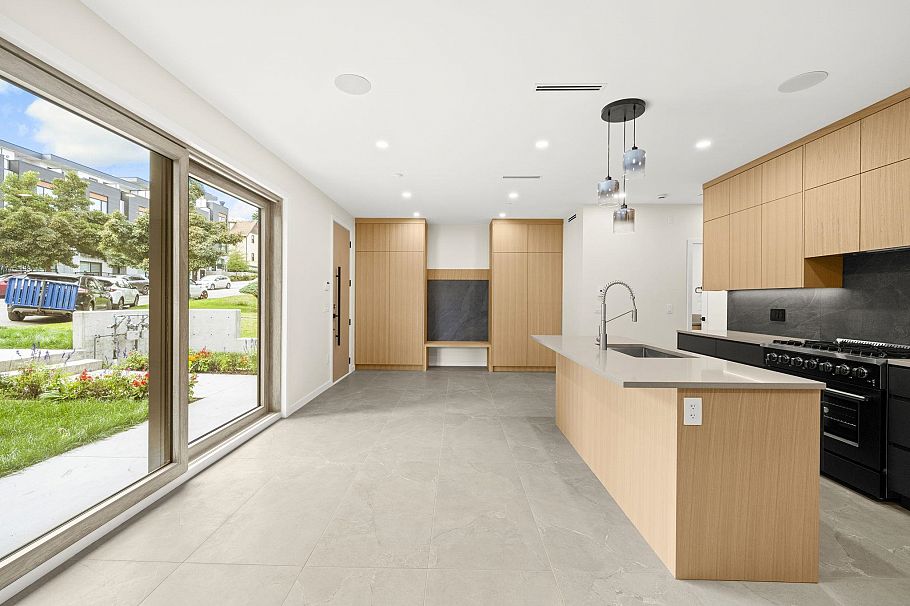 1 2091 E 20th Avenue Vancouver, BC - 9