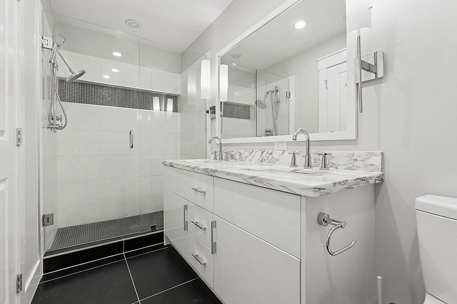 5961 Oak Street Vancouver, BC - 6