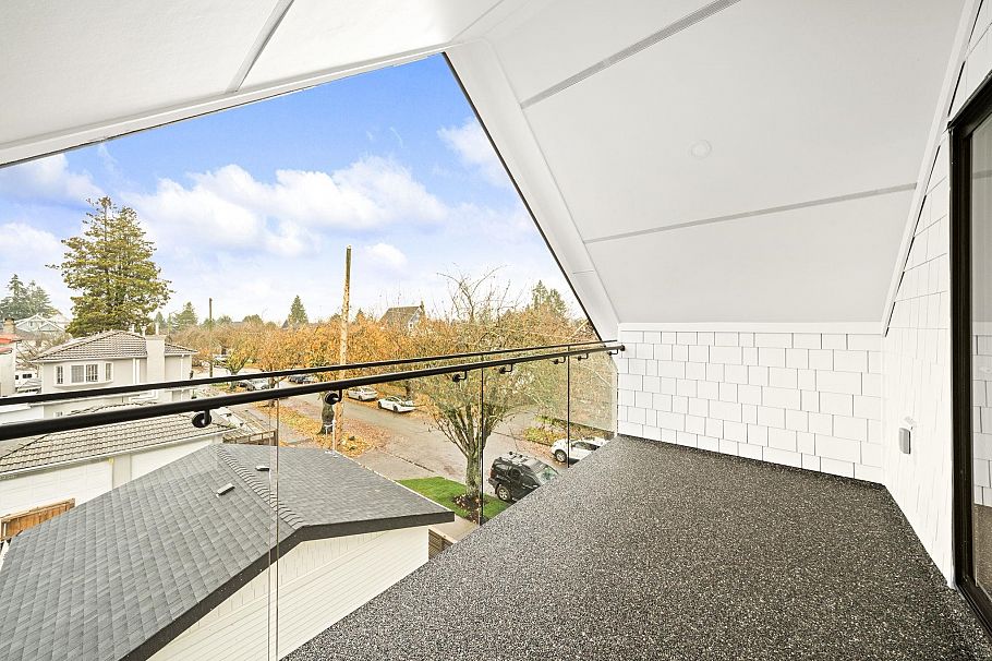 2965 Glen Drive Vancouver, BC - 30