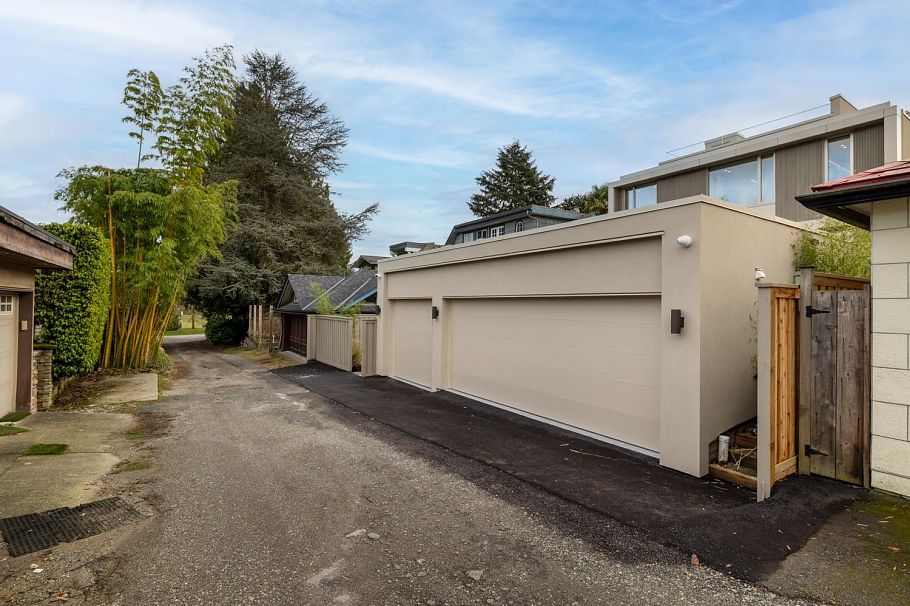 4521 Langara Avenue Vancouver, BC - 32