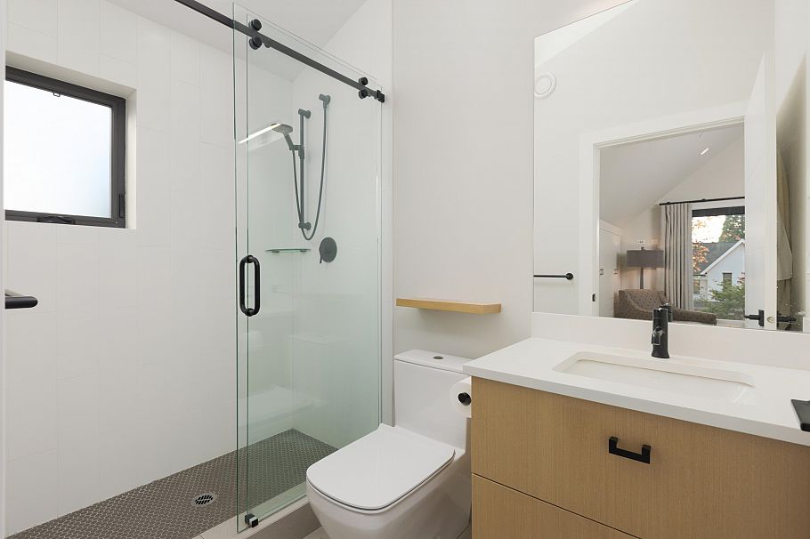 2939 W 15th Avenue Vancouver, BC - 36