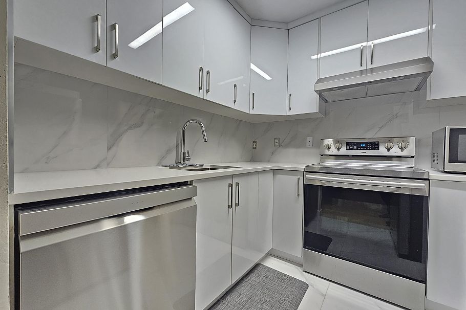 201 3680 Rae Avenue Vancouver, BC - 4