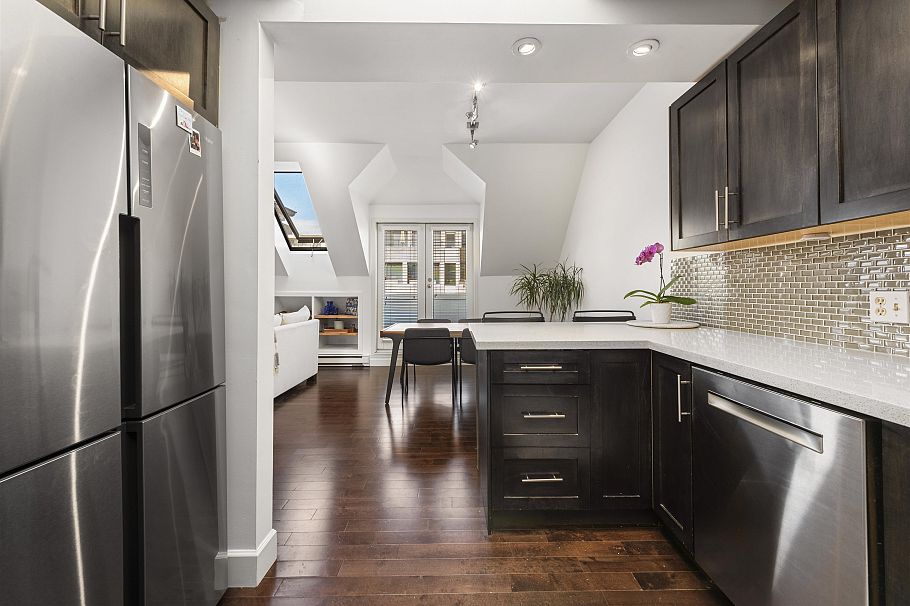 1858 W 1st Avenue Vancouver, BC - 17