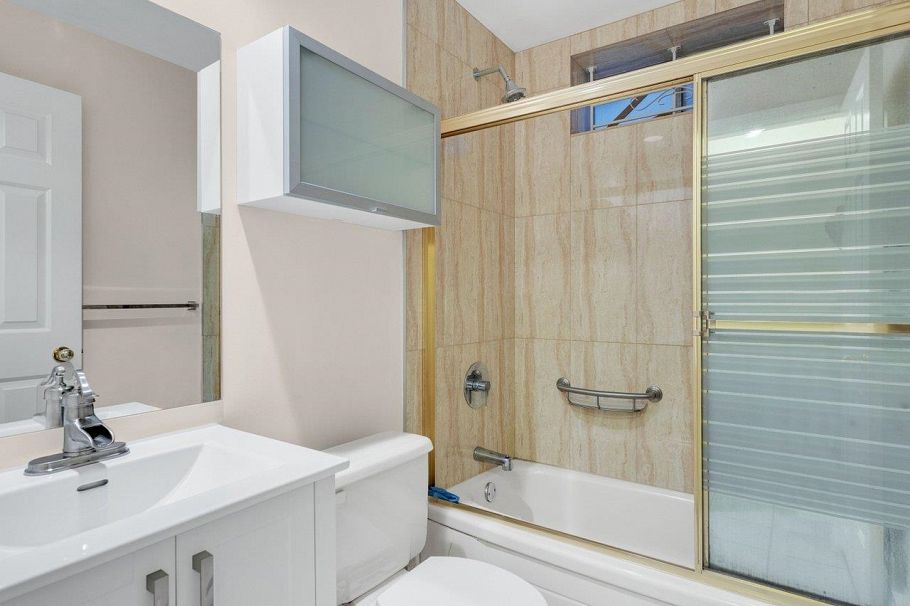 3288 E 5th Avenue Vancouver, BC - 19