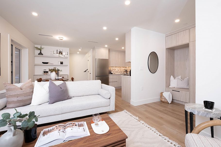 2665 E Pender Street Vancouver, BC - 4