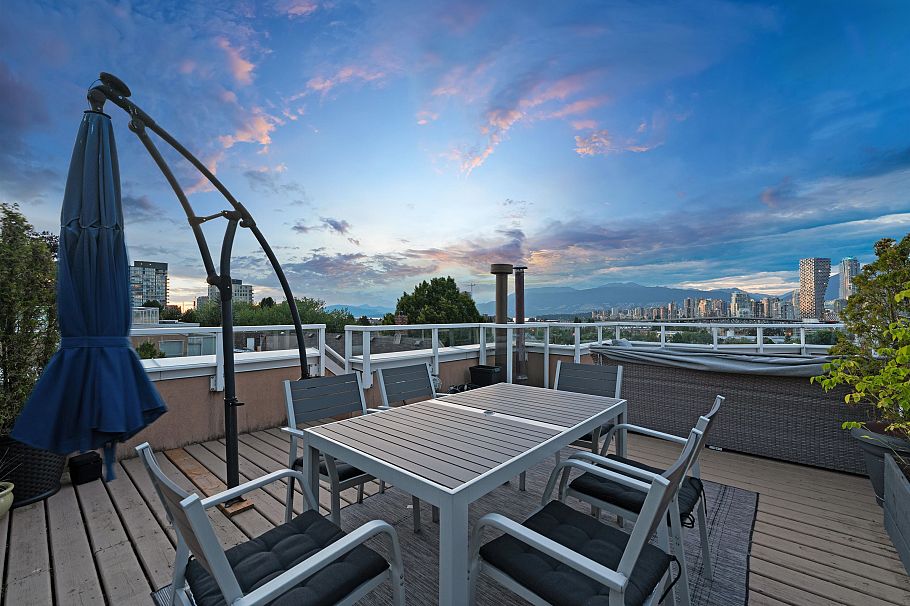 F 1244 W 7th Avenue Vancouver, BC - 25