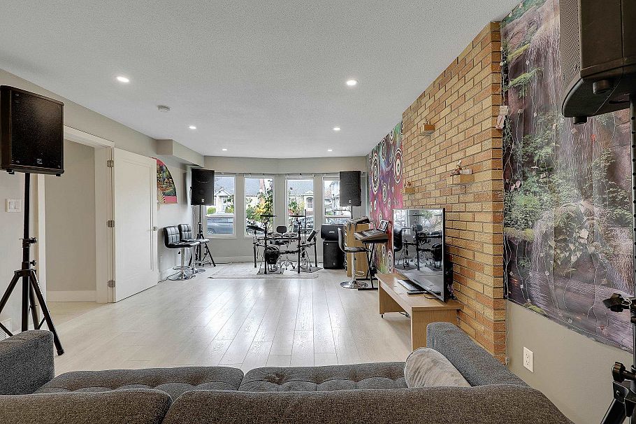 2624 Kitchener Street Vancouver, BC - 21