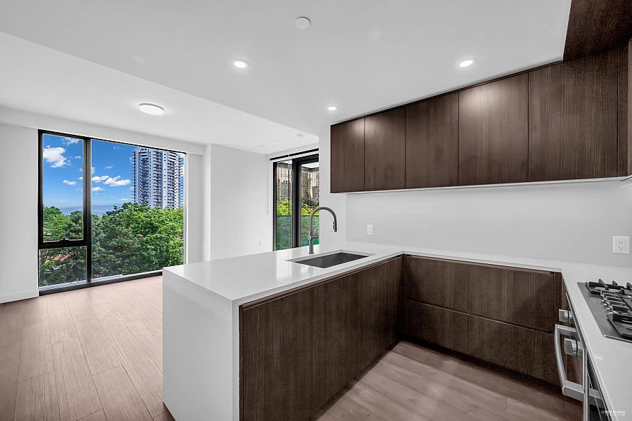 309 5987 Wilson Avenue Burnaby, BC - 5